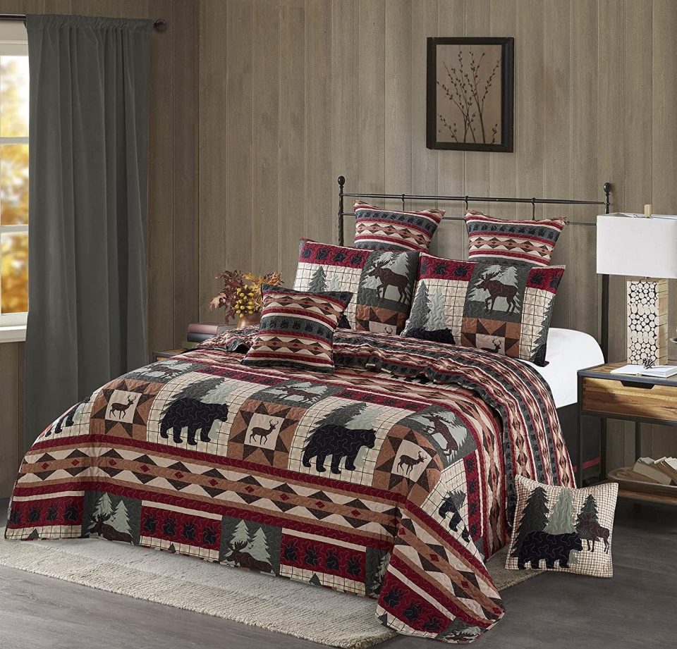 Natural Gift-Ready FEIRO 3 Piece King Lodge Quilt Bedding Set - Wildlife Patch - Rustic Cabin Country Reversible Camping Comforter Set with Decorative Pillow Shams, Brown/Red